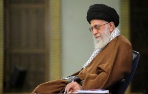 قائد الثورة: إنتاج الادوات المكتبية ذات الجودة العالية في البلاد يبعث على الفخر