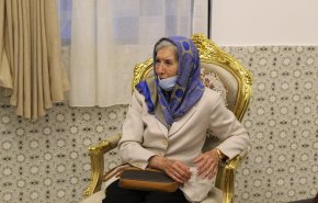مناضلة سابقة تعتذر عن منصب عرضه عليها الرئيس الجزائري