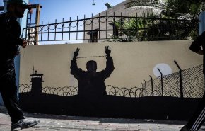 وقفة في غزة احتجاجا على تعرض الأسرى للموت البطيء في سجون الاحتلال