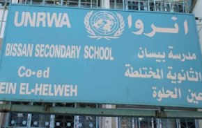 تلاميذ 'أونروا' في عين الحلوة اللبنانية يعترضون على مادة امتحانية