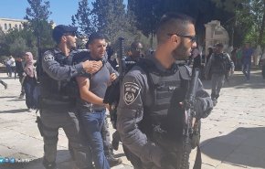 الاحتلال يعتقل مسؤولًا في 