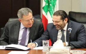 السنيورة يسعى لسحب 'الزعامة' من الحريري والأخير يتحرك