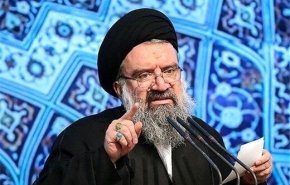 امام جمعة طهران: التدخلات الامريكية هي سبب الأزمة الاوكرانية