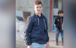 شاهد.. طفل فلسطيني ضحية آلة القتل الصهيونية