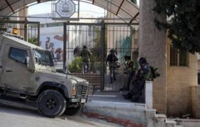 اندلاع مواجهات مع الاحتلال عقب اقتحامه جامعة القدس المفتوحة
