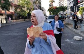 هلع في لبنان من انقطاع المحروقات والطحين