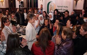 بالصور.. عقيلة الأسد تزور سوق ’منتجات سوريات’ في محطة الحجاز التاريخية