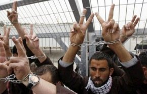 الاسرى الفلسطينيون يعلقون خطواتهم الاحتجاجية بعد تراجع إدارة السجون