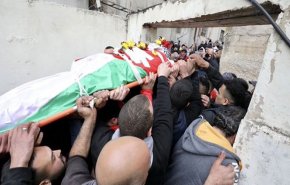 آلاف الفلسطينيين يشيعون الشهيدين 