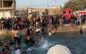 بالصور.. سقوط باص لنقل الطلاب في نهر بكربلاء المقدسة
