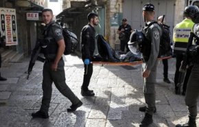 الاحتلال يعتدي على شاب في القدس ويغلق مداخل المدينة
