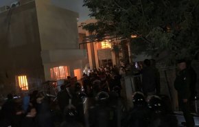 العراق...غضب شعبي كبير بعد إساءة عضو الحزب الديمقراطي إلى مقام المرجعية
