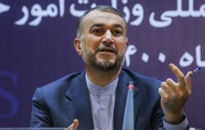 وزير الخارجية الايراني: لن نرضخ لجشع امريكا اطلاقا