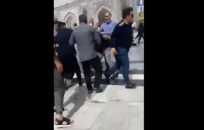 هجوم بسكين على ثلاثة من طلبة الحوزة الدينية في مقام الامام الرضا (ع)