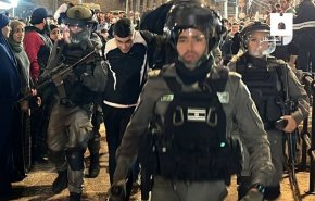 شاهد.. تجدد الاعتداءات ضد الفلسطينيين في باب العمود في القدس المحتلة
