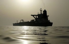 الحرس الثوري يوقف سفينة اجنبية تحمل وقودا مهربا