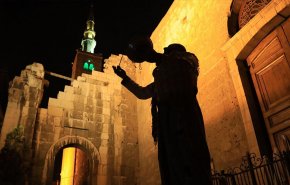 شاهد: المسحراتي.. عمل تقليدي قديم خلال شهر رمضان 