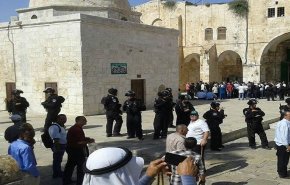 قوات الإحتلال تفرض اليوم قيودا على وصول الفلسطينيين للمسجد الأقصى
