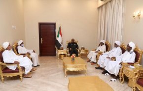  البرهان يرحب بمبادرة الحكماء لتوحيد وتنسيق المبادرات الوطنية