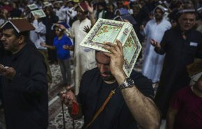 شاهد: احياء الليلة الأولى من ليالي القدر في مرقد الإمام علي (ع)