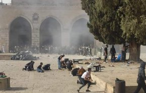 مواجهات بين شبان وقوات الاحتلال بساحات الأقصى