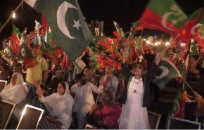 شاهد..تظاهرة غفيرة في لاهور نصرة لعمران خان