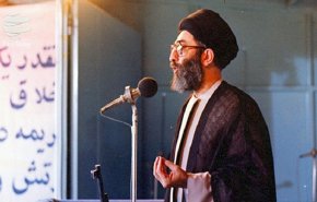 بالفيديو.. خطبة لقائد الثورة باللغة العربية في يوم القدس العالمي عام 1984