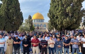 شاهد..الفلسطينيون ادؤوا صلاة آخر جمعة في رمضان بالاقصى