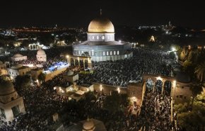 220 ألف مصل يؤدون صلاة التراويح السبت في الأقصى
