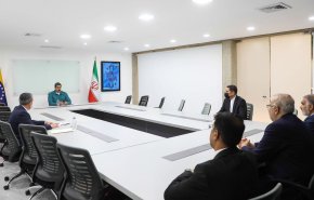 بالصور ..ايران تبرم عقودا للنفط والزراعة مع فنزويلا