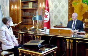 تونس.. سعيد يستقبل رئيسة الحكومة وسط أنباء عن تقديم استقالتها