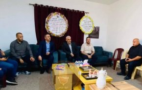 السنوار يزور مكتب الجزيرة بغزة ويعزي بالشهيدة أبو عاقلة