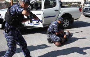 الاحتلال يعتقل أحد كوادر الجهاد في الخليل
