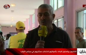 شاهد.. ناخب لبناني يلقي شعرا في السيد حسن نصر الله