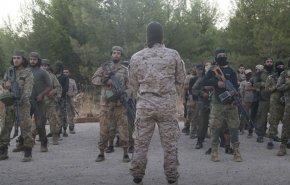 'تحرير الشام' تفصل إدلب عن حلب بخنادق وسواتر ترابية.. ما الهدف؟