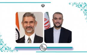 وزير الخارجية الايراني يبحث مع نظيره الهندي العلاقات الثنائية 