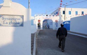 تسربوا من جربة.. 'إسرائيليون' في عاصمة تونس وغضب بمواقع التواصل 