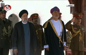 الرئيس الايراني يصل الى العاصمة العمانية مسقط