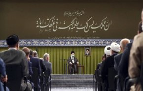قائد الثورة الاسلامية: ايران تصدت لأنواع العداء والمشاكل وتفوقت عليها