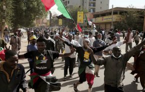 بالفيديو: مظاهرة متوجهة صوب القصر الرئاسي و