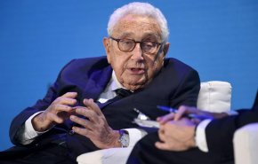 زاخاروفا عن زيلينسكي: 'الوحش الصغير يسخر من صانعيه'