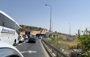 الاحتلال يغلق الطريق بين القدس والخليل