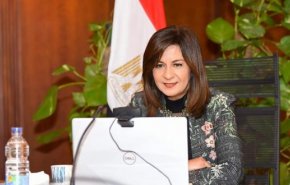 وزيرة الهجرة باقية في منصبها.. لا ذنب للأم في جريمة ابنها!