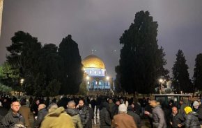 فلسطين المحتلة: الآلاف يؤدون صلاة الفجر في المسجدين الأقصى والإبراهيمي