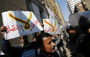 مصر، لا أثر للتطمينات.. الكارثة الاقتصادية تتسارع