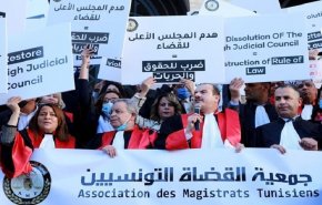 منظمات حقوقية دولية تطالب رئيس تونس بإلغاء قراراته فورا
