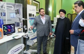 الرئيسان الايراني والفنزويلي يتفقدان معرض الإنجازات المعرفية للشركات الإيرانية