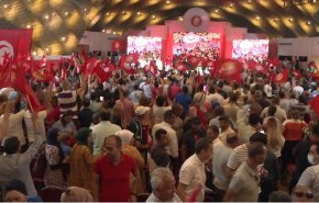 شاهد.. تفاقم الأزمة السياسية في تونس وتداعياتها