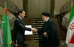 ايران وتركمنستان توقعان 9 وثائق للتعاون في مختلف المجالات