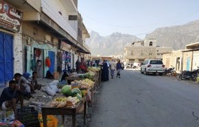 شيخ قبلي بارز في سقطرى يدعو إلى انتفاضة الجوع ضد الإمارات
